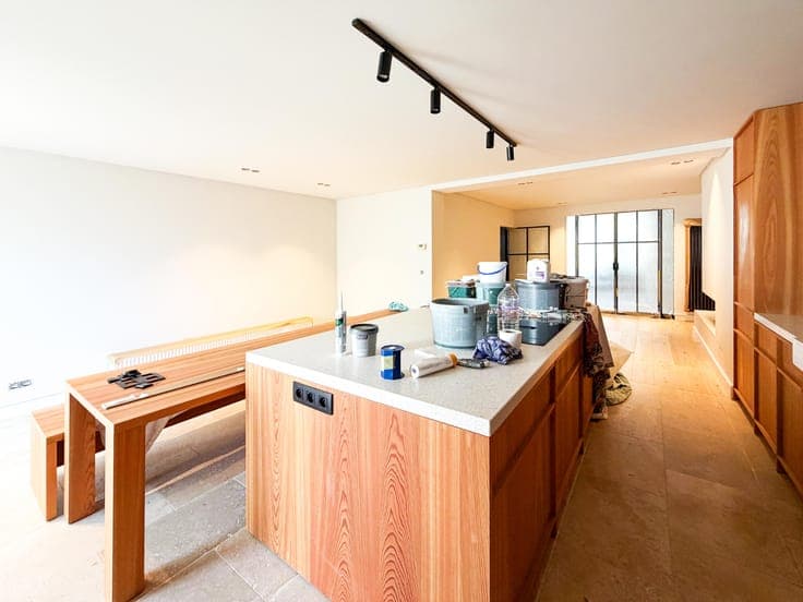 Fully renovated semi-detached house in a prime location i...