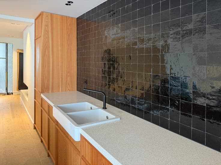 Fully renovated semi-detached house in a prime location i...