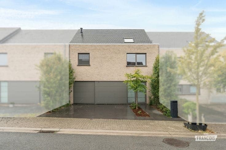 Recent and energy-efficient family home with 4 bedrooms