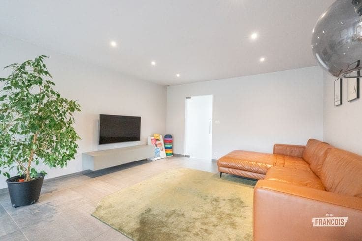 Recent and energy-efficient family home with 4 bedrooms