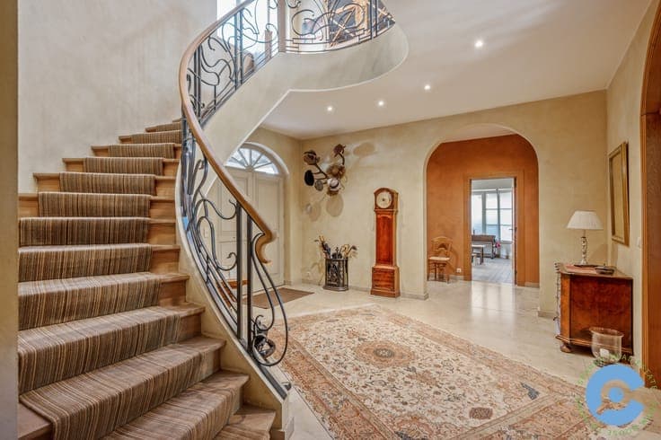 Exclusieve villa met parktuin en zwembad