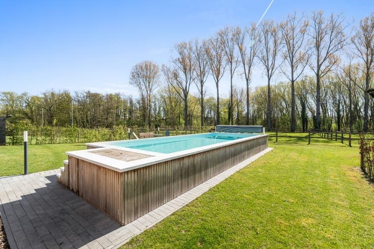 Exclusive estate with equestrian facilities & B&B