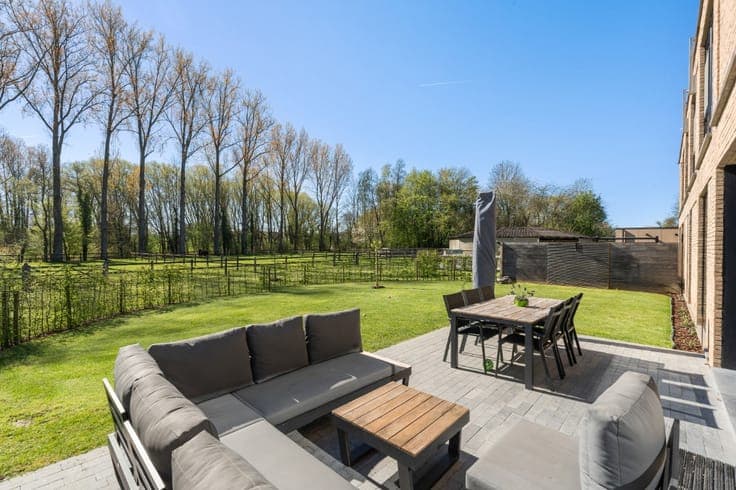 Exclusive estate with equestrian facilities & B&B
