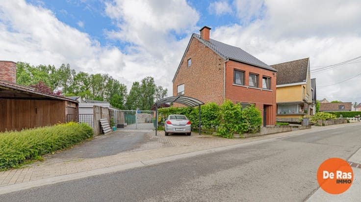 DENDERHOUTEM - Op te frissen woning op uitstekende locatie
