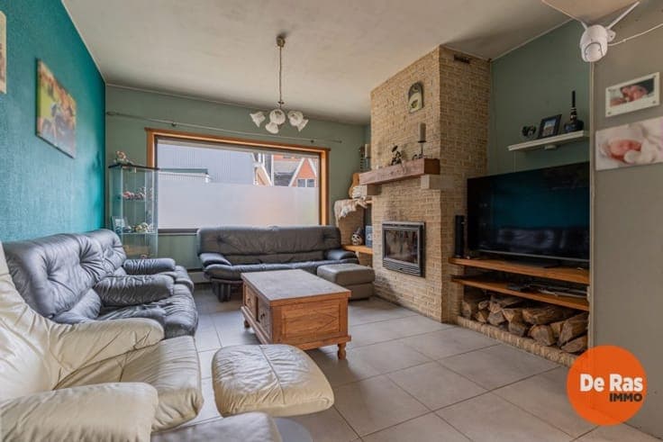 DENDERHOUTEM - Op te frissen woning op uitstekende locatie