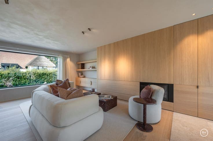 Luxury, comfort in short a beautifully renovated home in th