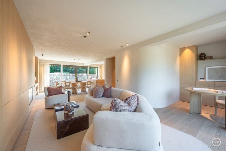 Luxury, comfort in short a beautifully renovated home in th