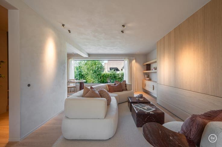 Luxury, comfort in short a beautifully renovated home in th