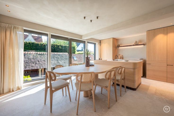 Luxury, comfort in short a beautifully renovated home in th