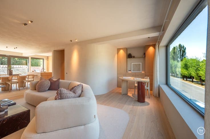 Luxury, comfort in short a beautifully renovated home in th