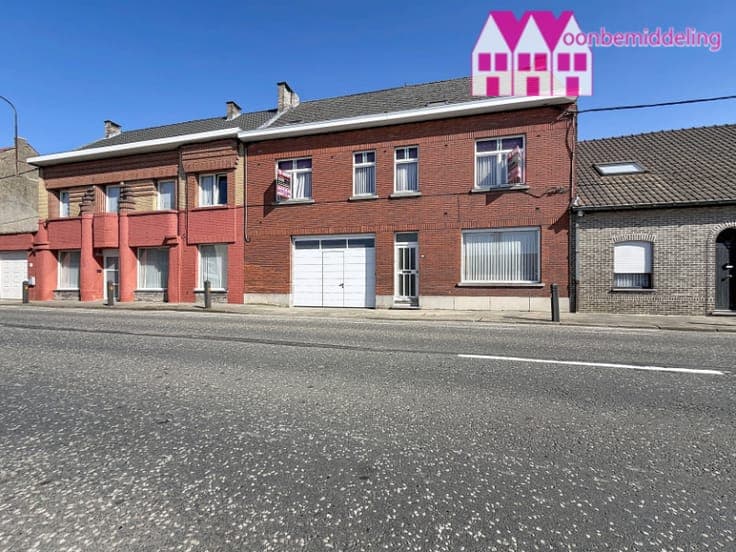 Erembodegem: Ruime te moderniseren woning met garage, ate...