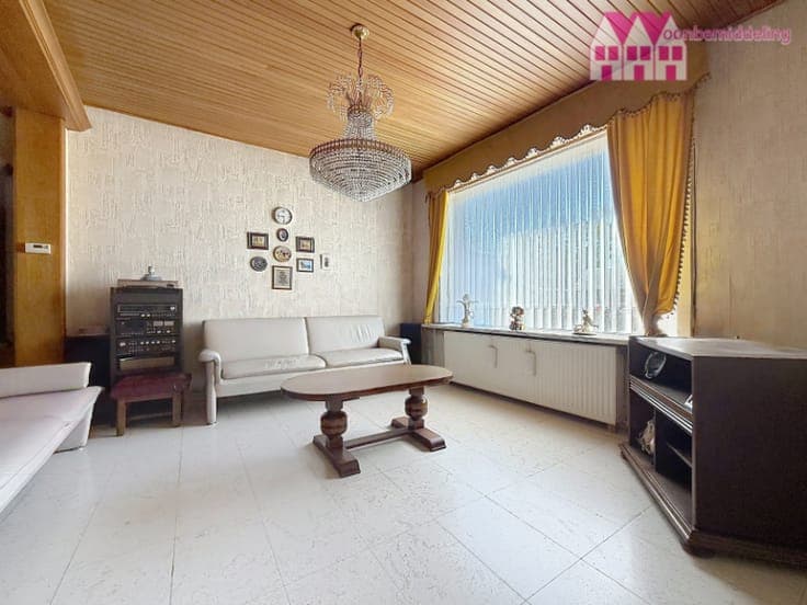 Erembodegem: Ruime te moderniseren woning met garage, ate...
