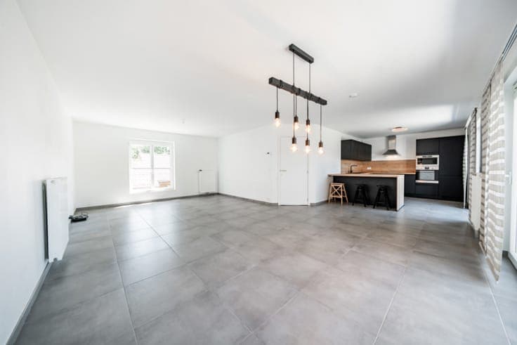 Spacious family home with office space – EPC A – 2 parking s