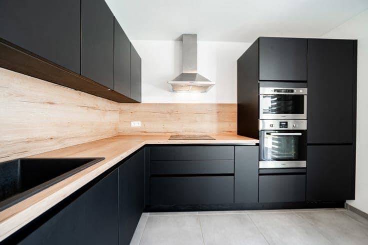 Spacious family home with office space – EPC A – 2 parking s