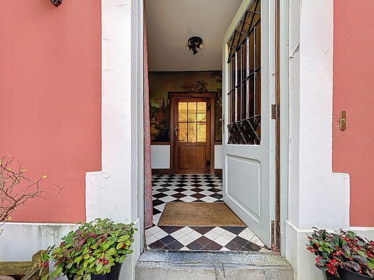 Exceptionally charming VILLA with heritage value