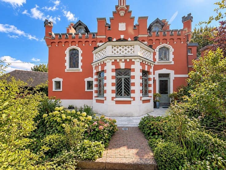 Exceptionally charming VILLA with heritage value