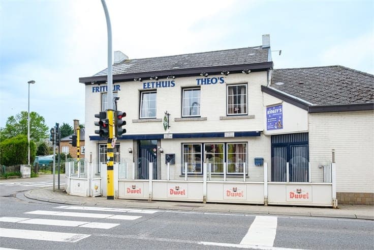 HANDELSHUIS MET VEEL POTENTIEEL IN HET CENTRUM VAN GINGELOM