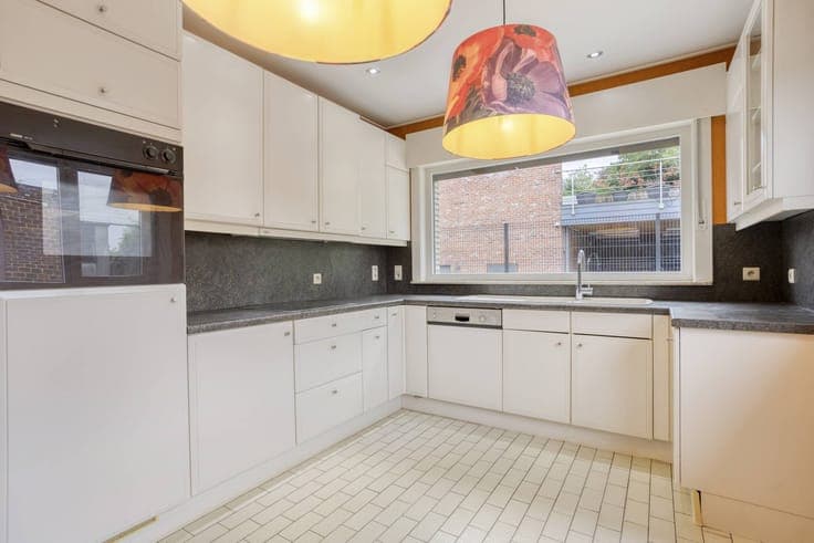 Solid house with 80m² warehouse for sale in Geraardsbergen