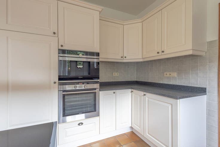 Spacious (3bed) villa with large garage and nice garden.
