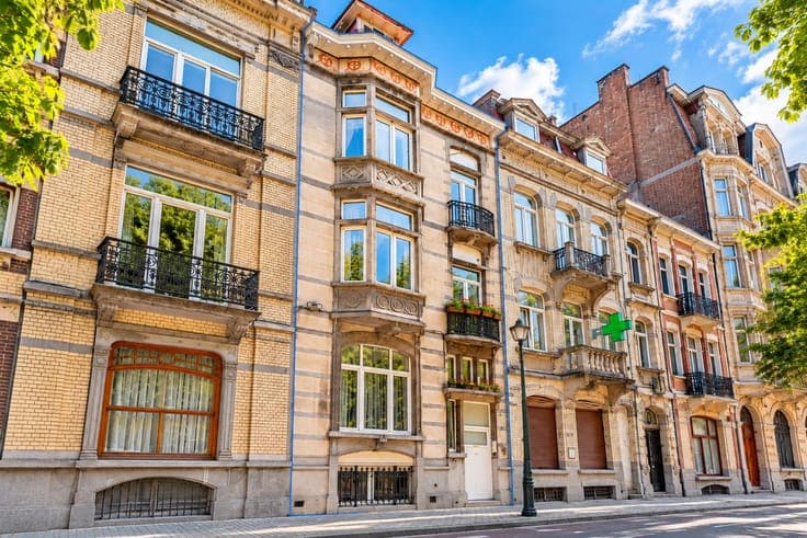 INVESTMENT BUILDING – 8 UNITS – EXCEPTIONAL RETURN – 398 m²