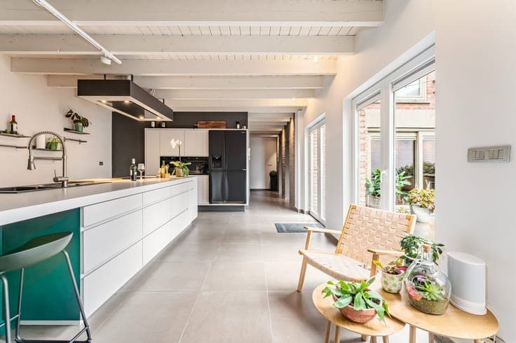 Ruime en karaktervolle woning met industriële uitstraling...