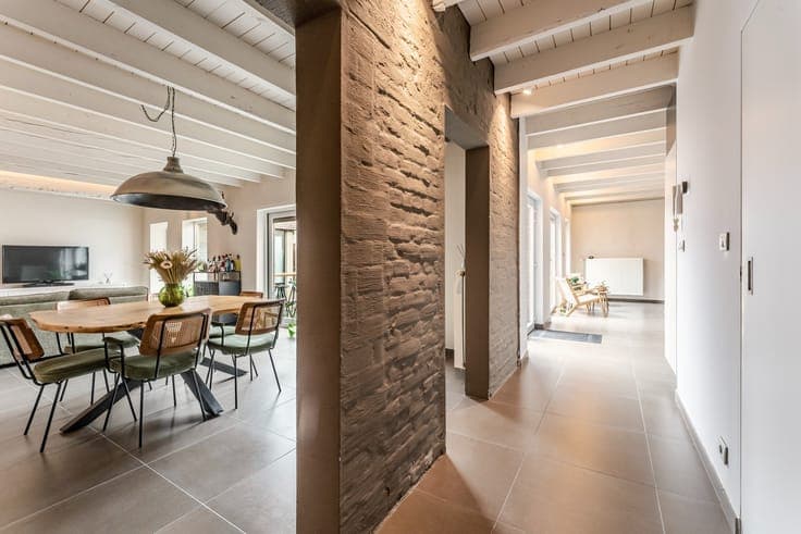 Ruime en karaktervolle woning met industriële uitstraling...
