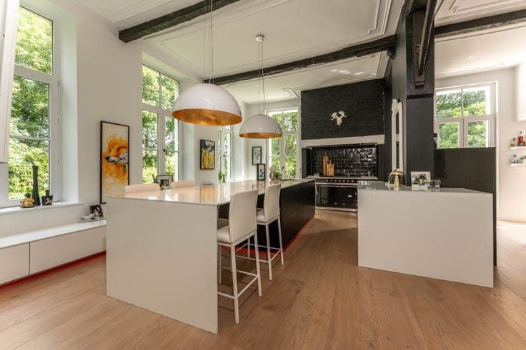 Historic castle estate with exclusive landscaped gardens ...