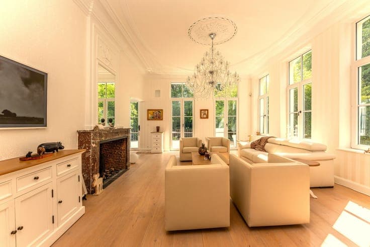 Historic castle estate with exclusive landscaped gardens ...