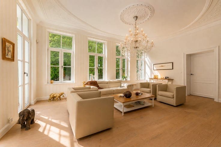 Historic castle estate with exclusive landscaped gardens ...