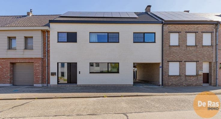 WICHELEN - Exclusief gerenoveerde woning met 4 slaapkamers