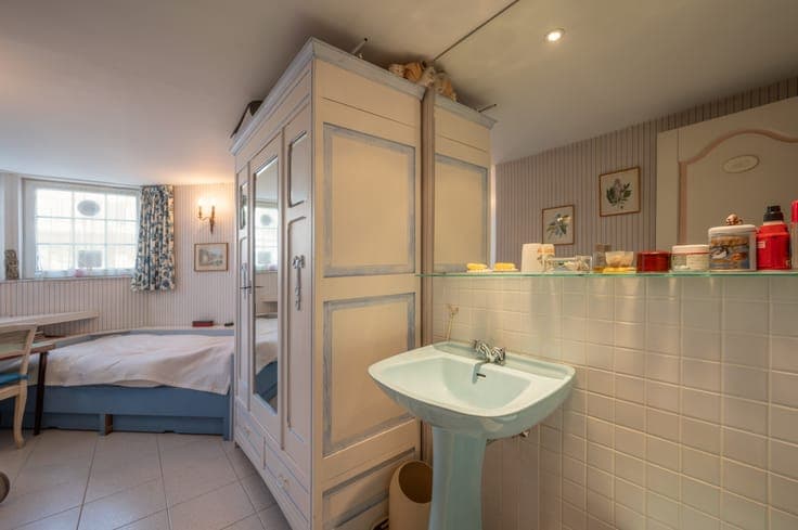 A charming and bright villa in a prime location near the ...