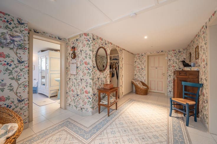 A charming and bright villa in a prime location near the ...