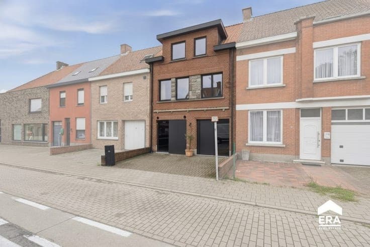 Move-in ready full renovation with sunny garden in Roeselare