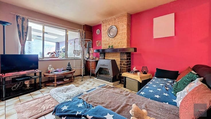 Petite maison avec jardin et garage