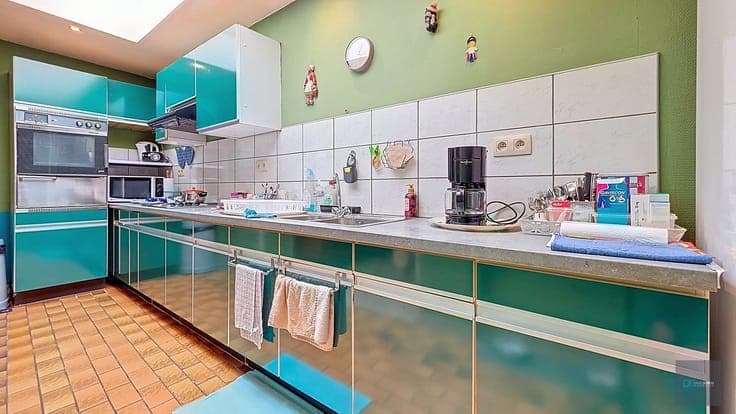 Petite maison avec jardin et garage
