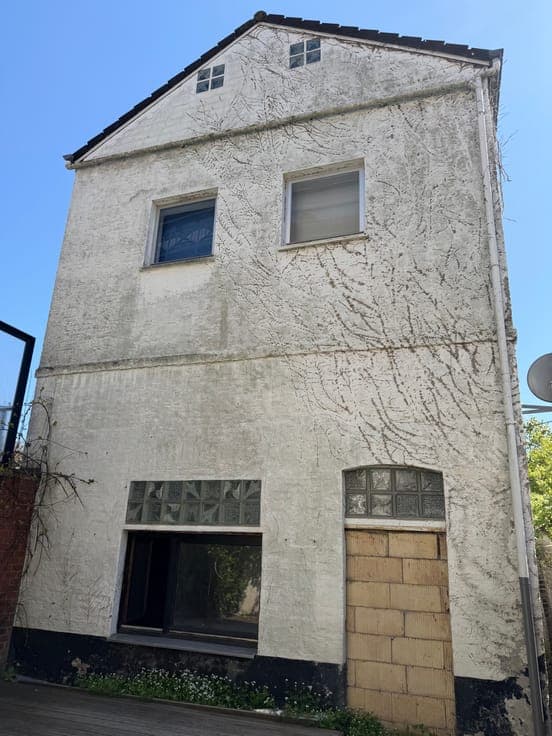 2-Bed House in Eupen with Garage