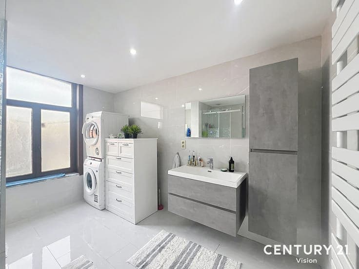 SINGLE-FAMILY HOUSE 4 BEDROOMS + COURTYARD