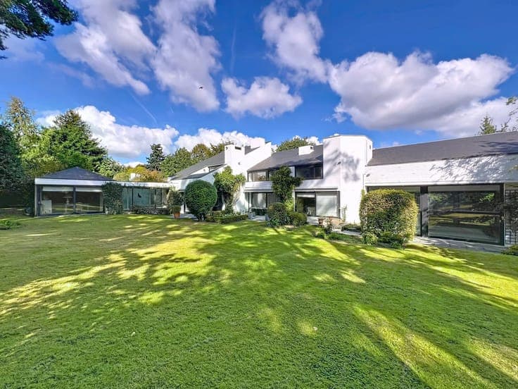 Uccle - Sublime Corbiau villa on a beautiful wooded plot