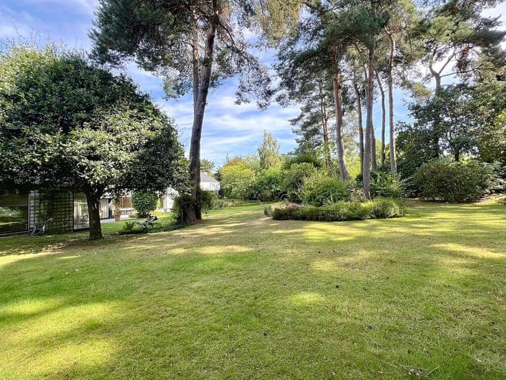 Uccle - Sublime Corbiau villa on a beautiful wooded plot