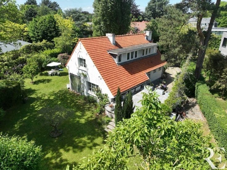 PETITE ESPINETTE – 4-FACADE HOUSE ON A BACK PLOT OF 10a50