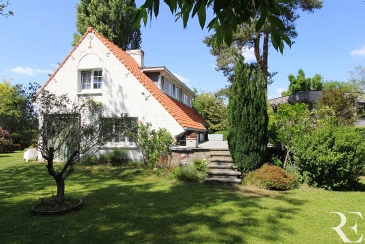 PETITE ESPINETTE – 4-FACADE HOUSE ON A BACK PLOT OF 10a50