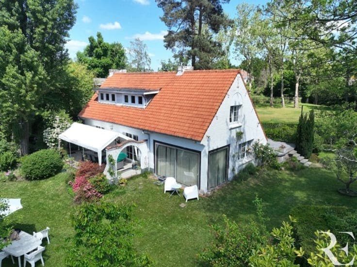 PETITE ESPINETTE – 4-FACADE HOUSE ON A BACK PLOT OF 10a50