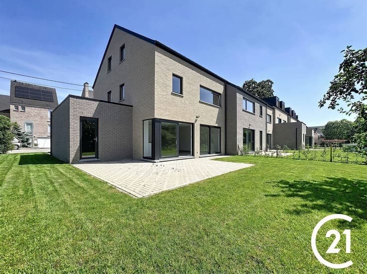 Maison 3 façades avec garage proche du bord de Meuse