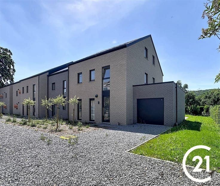 Maison 3 façades avec garage proche du bord de Meuse