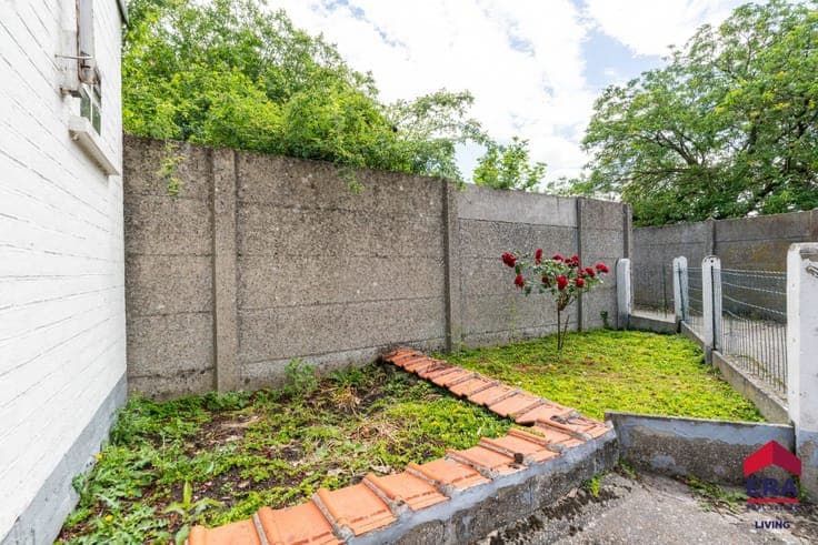 Property with great potential in a quiet location near Aalst