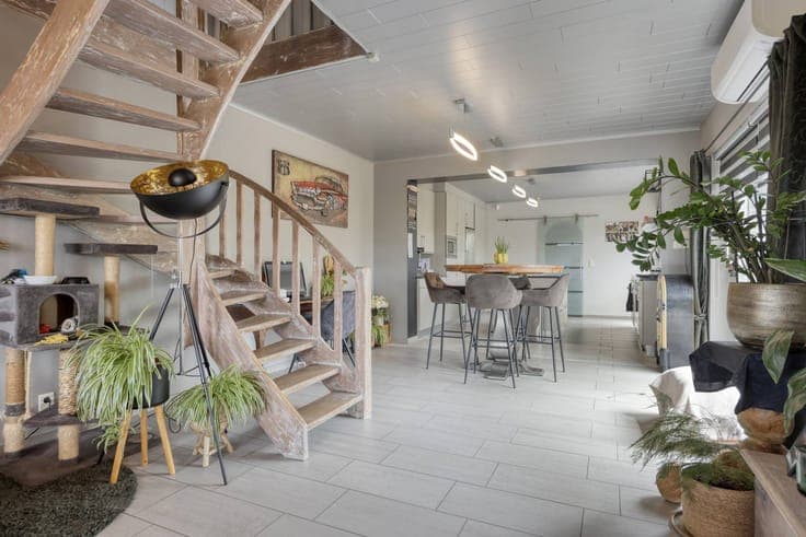Charming house with large garden for sale in Brecht!
