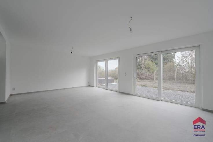 Stunning 4-bedroom villa with master suite