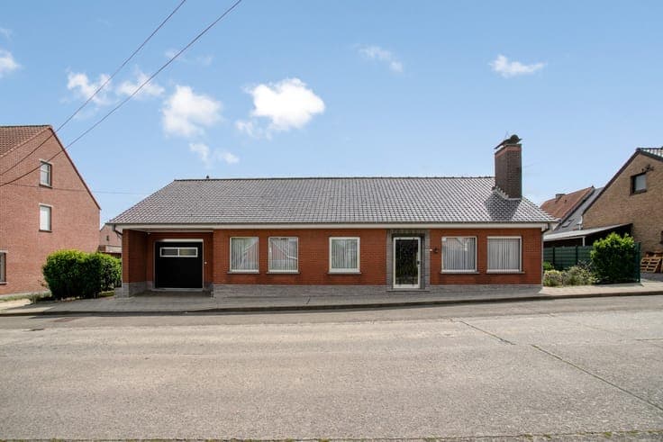 VEROZRGDE VILLA MET 3 SLPKS, GARAGE & ZONNIGE TUIN