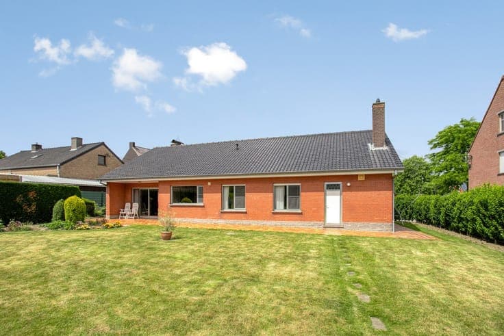 VEROZRGDE VILLA MET 3 SLPKS, GARAGE & ZONNIGE TUIN