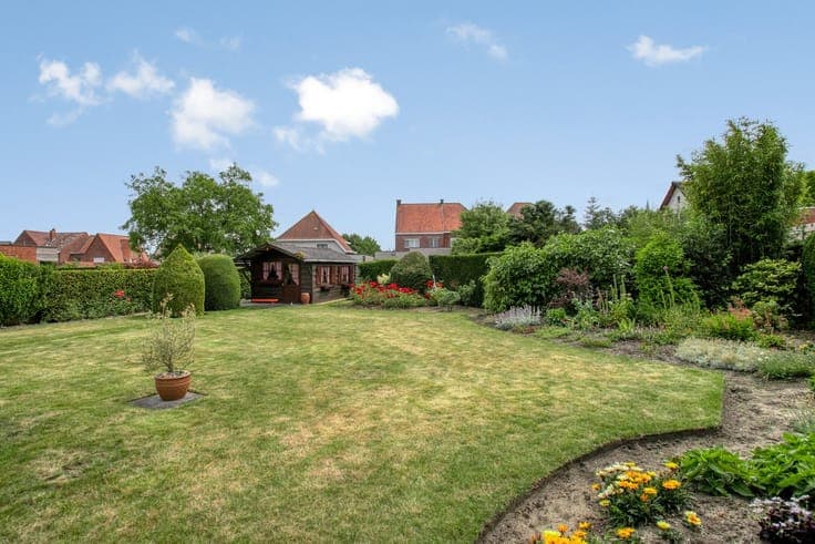 VEROZRGDE VILLA MET 3 SLPKS, GARAGE & ZONNIGE TUIN